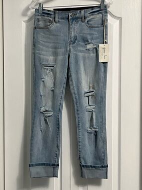 GRACE & LACE cropped distressed embroidered denim jeans women’s size 6 NWT